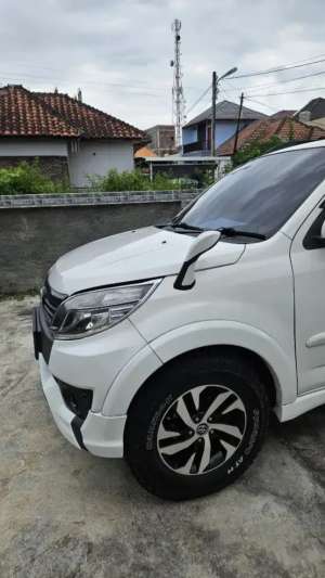 Jual bekas Rush 2015 tinggal gas.,lokasi di  