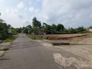 Samping Sekolah Internasional KITTA Tanah Jogja Area Jakal Km10 Sleman lokasi di Sleman Kab., tersedia melalui melalui situs Olx