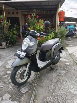 Jual bekas Scoopy donat 2018 lengkap hidup cakep,lokasi di Tangerang Selatan Kota