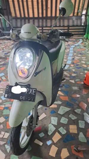 Jual bekas Scoopy pjk ON ful ORI B DKI ex-wanita siap pakai mesin gres siap mudik,lokasi di Jakarta Timur
