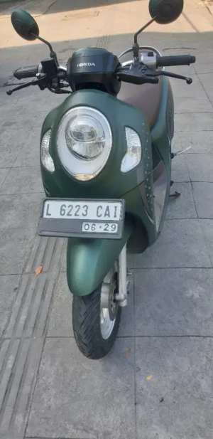Jual bekas Scoopy Stylish th 2024 Keyles remot lengkap istimewa pjk 06-2026,lokasi di Surabaya Kota