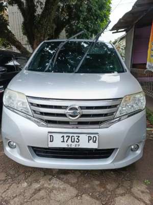 Jual bekas Serena 2.0 AT 2013 silver plat D Bandung,lokasi di Bandung Kota