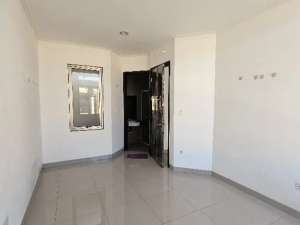 Sewa cepat rumah pik2 4,5x10 3 lantai lokasi di Tangerang Kab., tersedia melalui melalui situs Olx