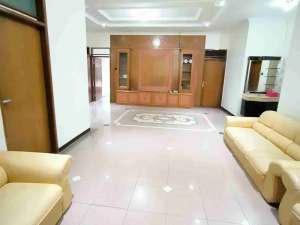 sewa murah rumah di perumahan elite batu Nunggal lokasi di Bandung Kota, tersedia melalui melalui situs Olx