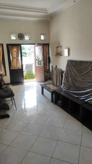 Sewa rmh 2Lt di jl raya wiratno dekat p mentari,PCM,babatan pantai . lokasi di Surabaya Kota, tersedia melalui melalui situs Olx