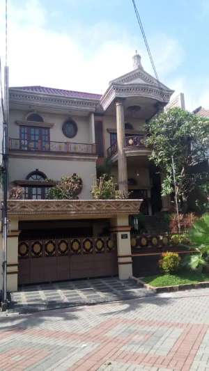 Sewa rumah 3 lantai di Araya I Surabaya Timur lokasi di Surabaya Kota, tersedia melalui melalui situs Olx