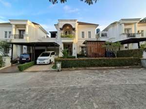 sewa rumah 4 kamar di lippo karawaci tangerang banten dekat UPH SPH SDH world harvest supermal karawaci menara matahari siloam hospital lokasi di Tangerang Kab., tersedia melalui melalui situs Olx