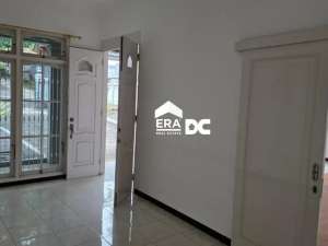 Sewa Rumah Ada Kolam Renang Kawasan Elite Semarang Atas di Galunggung Gajahmungkur Semarang lokasi di Semarang Kota, tersedia melalui melalui situs Olx