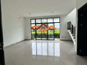 Sewa Rumah Cluster Denver PIK 2 Kondisi Unfurnished View ke Danau Uk. 8 x 15 M2 lokasi di Tangerang Kab., tersedia melalui melalui situs Olx