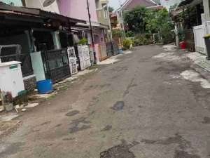 SEWA RUMAH DI PONDOK KELAPA 4 KT lokasi di Jakarta Timur, tersedia melalui melalui situs Olx
