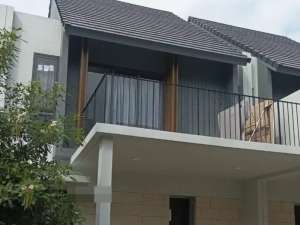 Sewa Rumah Modern Minimalis Cluster Wisteria Metland Menteng - Siap HuniAttic Room 028 lokasi di Jakarta Timur, tersedia melalui melalui situs Olx
