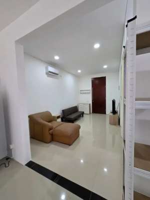 Sewa Rumah Northwest Lake Full Furnished lokasi di Surabaya Kota, tersedia melalui melalui situs Olx