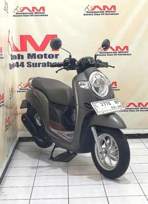 Jual bekas Siap pakai Honda scoopy stylish Tahun 2020 Warna Abu abu,lokasi di Surabaya Kota
