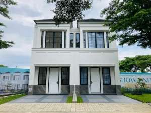 Siapin 10 Juta Dapet Rumah Pinggir Jalan Raya Jatisari Jatiasih, Full Fasilitas Kolam Renang lokasi di Bekasi Kota, tersedia melalui melalui situs Olx