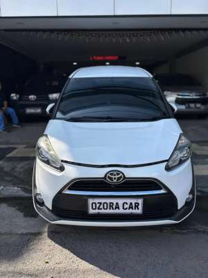 Jual bekas Sienta 1.5 V AT 2017,lokasi di Surabaya Kota