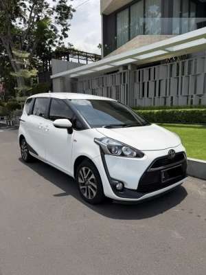 Jual bekas Sienta 1.5 V Matic 2017,lokasi di Surabaya Kota