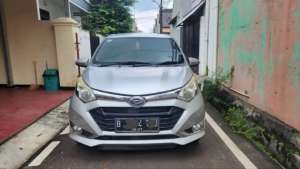 Jual bekas Sigra 1.2 Matic R Deluxe AT Silver 2017 Low Kilometer,lokasi di Jakarta Timur