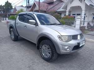 Jual bekas STRADA 4X4 GLS 2015,lokasi di Pekanbaru Kota