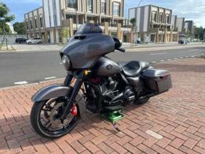 Jual bekas STREETGLIDE RUSHMORE 2014 FULL PAPER,lokasi di Bekasi Kota