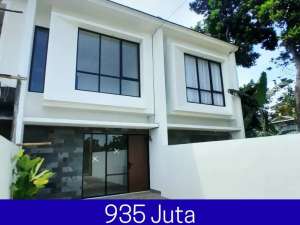 super murah, rumah 2 lantai lahan luas akses 2 mobil dekat tol jatiasih lokasi di Jakarta Timur, tersedia melalui melalui situs Olx