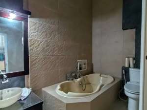 surabaya lokasi di Surabaya Kota, tersedia melalui melalui situs Olx