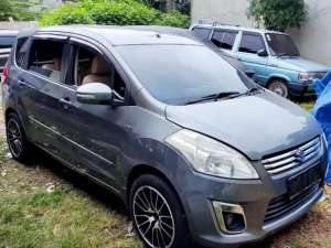 Jual bekas Suzuki Ertiga GL 2013 AT,lokasi di  