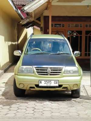 Jual bekas SUZUKI ESCUDO 2001 2.0 MT,lokasi di Malang Kab.