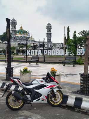 Jual bekas SUZUKI GSXR STANDARD TOURING UPPERYOKE ORIGINAL CBR PLAT N LUMAJANG,lokasi di Surabaya Kota