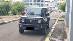 Jual bekas Suzuki Jimny AT 2022 hitam km 10 rb pajak panjang matic,lokasi di Jakarta DKI