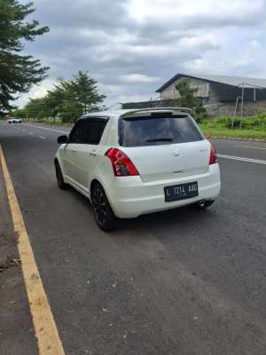 Jual bekas Suzuki Swift 2011 Bensin,lokasi di Gresik Kab.