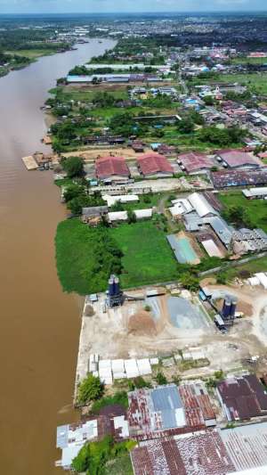 Tanah dan Bangunan nya Jl.Adisucipto lokasi di Pontianak Kota, tersedia melalui melalui situs Olx