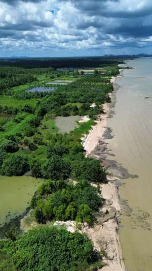 Tanah Hamparan Luas tepi pantai Sungai Duri lokasi di Bengkayang Kab., tersedia melalui melalui situs Olx