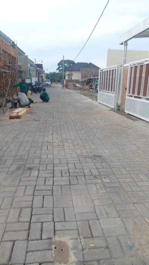 tanah kavlingan lingkuangan perumahan lokasi luwes gentan ke timur lokasi di Sukoharjo Kab., tersedia melalui melalui situs Olx