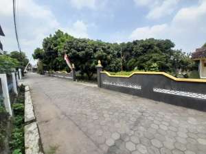 Tanah Luas 200 Meter Persgi Lokasi Stratgeis di Daerah Plemburan Ngaglik Sleman lokasi di Sleman Kab., tersedia melalui melalui situs Olx