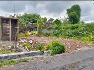 tanah murah dibarat pasar pakem jl Kaliurang km 16 lokasi di Sleman Kab., tersedia melalui melalui situs Olx