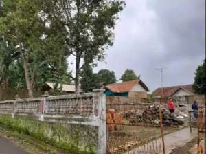 Tanah pegunungan Desa Manik lokasi di Majalengka Kab., tersedia melalui melalui situs Olx
