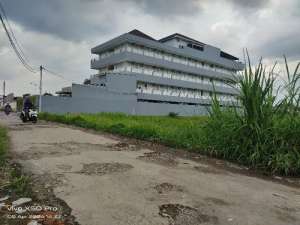 tanah pekarangan colomadu lokasi di Surakarta Kota, tersedia melalui melalui situs Olx