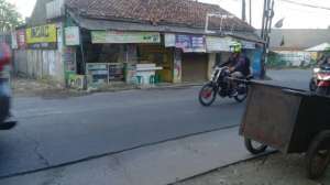 Tanah pinggir jln raya setu bekasi dekat pintu tol lokasi di Bekasi Kab., tersedia melalui melalui situs Olx