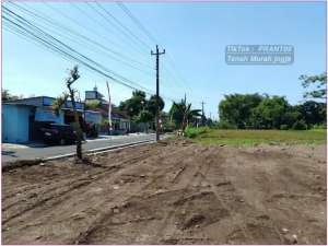 Tanah Purwomartani dekat Stadion Maguwoharjo tepi aspal lokasi di Yogyakarta Kota, tersedia melalui melalui situs Olx