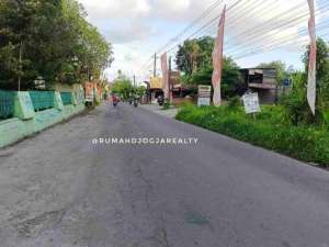 Tanah Strategis Bonus Bangunan Pinggir Jalan Jambon Trihanggo Sleman lokasi di Yogyakarta Kota, tersedia melalui melalui situs Olx