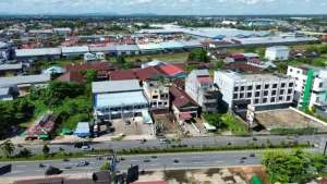 Tanah Tepi Jalan raya Ahmad Yani 2 deretan Gaia Mall N Transmart lokasi di Pontianak Kota, tersedia melalui melalui situs Olx