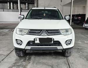 Jual bekas Tangan 1 Mitsubishi Pajero Sport Dakar AT Matic Putih 2015 Putih Mulus Siap Pakai Good Condition,lokasi di Jakarta DKI
