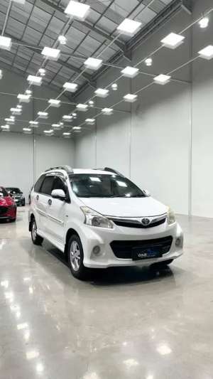 Jual bekas TDP 10jt Toyota Avanza Veloz 1.5 AT 2014, Plat W, KM 120rb, Istimewa,lokasi di Surabaya Kota