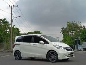 Jual bekas TDP10jt Honda Freed S Automatic 2015 Double Blower Audio Control,lokasi di Surabaya Kota