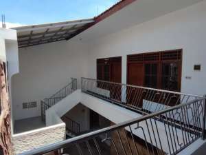 Termurah Dekat Raya Manyar Kertoarjo Rumah Manyar Sambongan Sudah Renov Surabaya Timur lokasi di Surabaya Kota, tersedia melalui melalui situs Olx