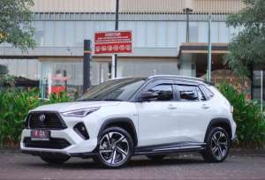 Jual bekas TERMURAH YARIS CROSS HYBRID 2023,lokasi di Tangerang Kota