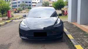 Jual bekas Tesla Model 3 Standard Range Plus Hitam 2022 NIK 2021 Like New Low KM,lokasi di Jakarta Selatan