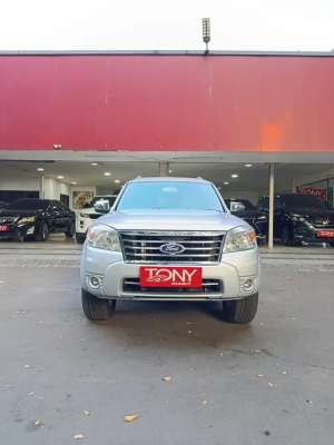 Jual bekas Tony Mobil Ford Everest 2.5 XLT AT 2011 Silver,lokasi di Jakarta Pusat