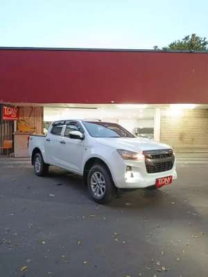 Jual bekas Tony Mobil Isuzu D-Max Dobel Cabin 4x4 MT 2023 Putih,lokasi di Jakarta Pusat