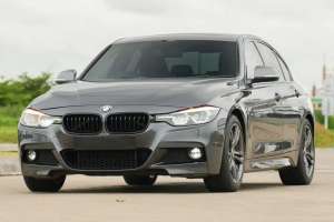 Jual bekas TOP GUN BMW 330i Sport Shadow LCI 2019 252HP Cla200 320i 520i x1,lokasi di Jakarta Utara